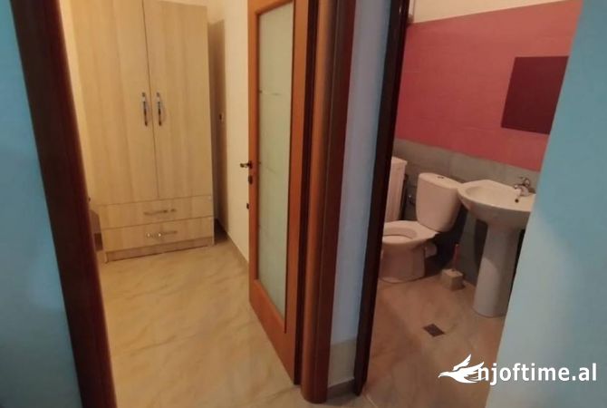 Shtepi me qera Apartament ne Tirane, 1+1, Mobilimi E mobiluar, Pagesa 270  Euro.
