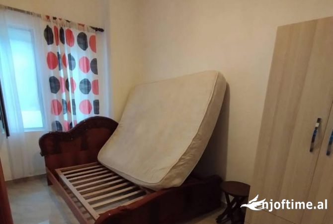 Shtepi me qera Apartament ne Tirane, 1+1, Mobilimi E mobiluar, Pagesa 270  Euro.