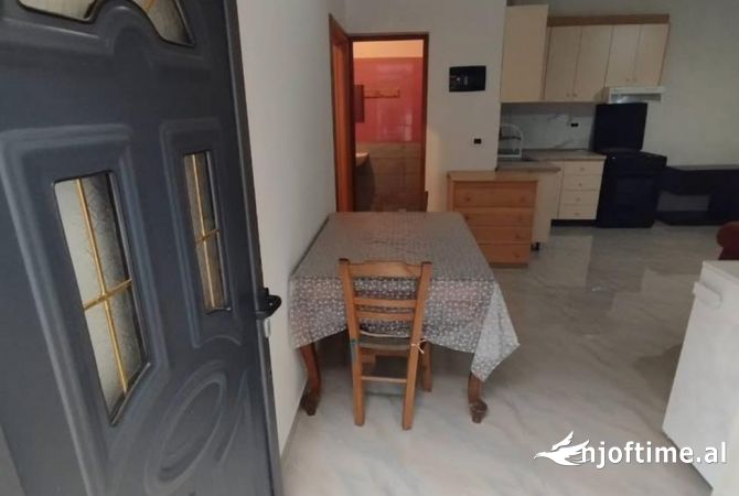 Shtepi me qera Apartament ne Tirane, 1+1, Mobilimi E mobiluar, Pagesa 270  Euro.