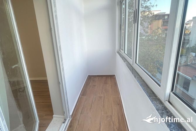 Shtepi ne shitje Apartament ne Tirane, 1+1, Mobilimi Bosh, pa mobiluar, Pagesa 125,000  Euro.