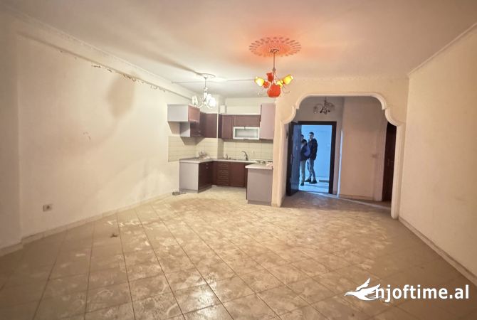 Shtepi ne shitje Apartament ne Tirane, 2+1, Mobilimi E mobiluar, Pagesa 210,000  Euro.