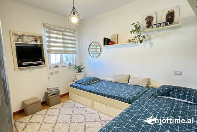 Shtepi ne shitje Apartament ne Tirane, 3+1, Mobilimi E mobiluar, Pagesa 270,000  Euro.