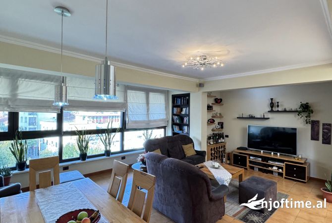 Shtepi ne shitje Apartament ne Tirane, 3+1, Mobilimi E mobiluar, Pagesa 270,000  Euro.