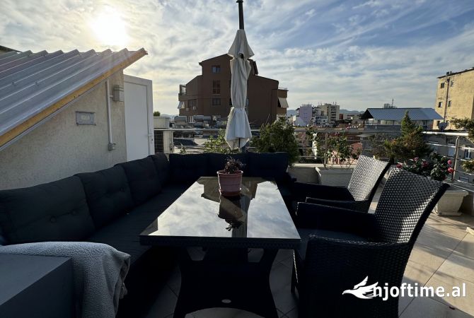 Shtepi ne shitje Apartament ne Tirane, 3+1, Mobilimi E mobiluar, Pagesa 270,000  Euro.