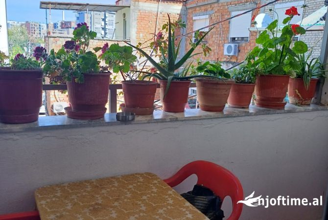 Shtepi ne shitje Apartament ne Tirane, 2+1, Mobilimi E mobiluar, Pagesa 145,000  Euro.