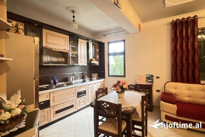 Shtepi me qera 3+1 ne Tirane - 1,200 Euro