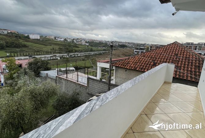 Shtepi me qera Vila Luksoze ne Tirane, 3+1, Mobilimi E mobiluar, Pagesa 1,200  Euro.