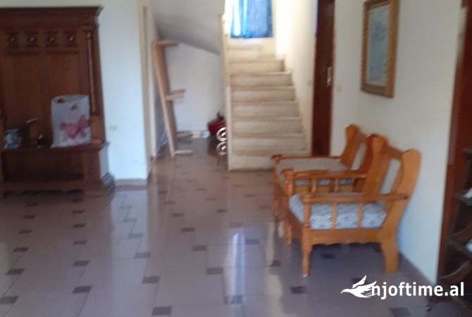 Shtepi me qera 2+1 ne Tirane - 450 Euro