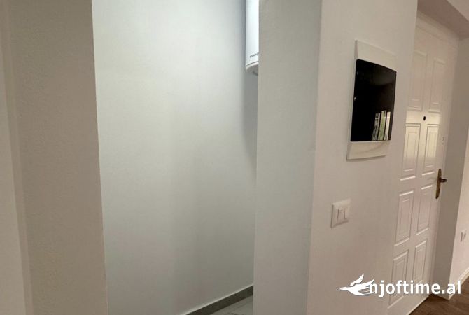 Shtepi ne shitje Apartament ne Tirane, 1+1, Mobilimi Bosh, pa mobiluar, Pagesa 75,000  Euro.