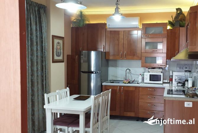 Shtepi me qera 2+1 ne Tirane - 450 Euro