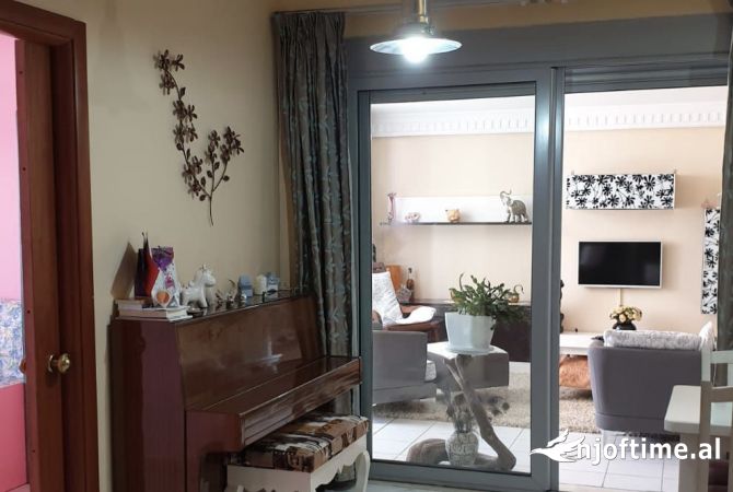Shtepi me qera Apartament ne Tirane, 2+1, Mobilimi E mobiluar, Pagesa 450  Euro.