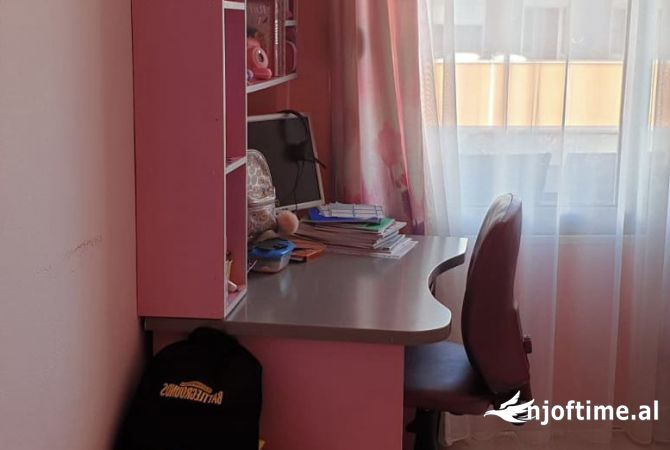 Shtepi me qera Apartament ne Tirane, 2+1, Mobilimi E mobiluar, Pagesa 450  Euro.