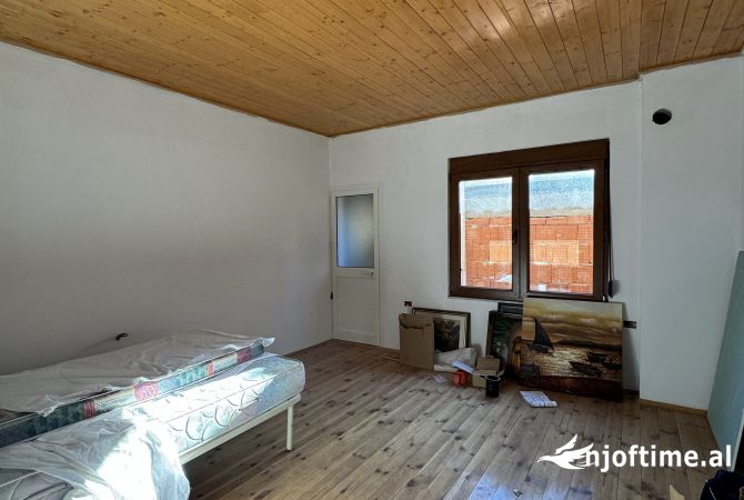 Shtepi me qera 2+1 ne Tirane - 450 Euro