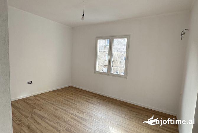 Shtepi ne shitje Apartament ne Tirane, 2+1, Mobilimi Bosh, pa mobiluar, Pagesa 129,000  Euro.