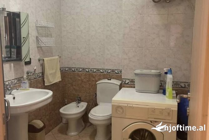 Shtepi me qera Apartament ne Tirane, 2+1, Mobilimi E mobiluar, Pagesa 600  Euro.