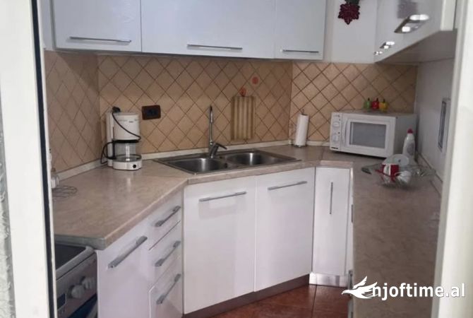 Shtepi me qera Apartament ne Tirane, 2+1, Mobilimi E mobiluar, Pagesa 600  Euro.