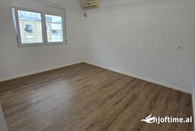 Shtepi ne shitje Apartament ne Tirane, 1+1, Mobilimi Bosh, pa mobiluar, Pagesa 79,000  Euro.