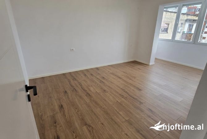 Shtepi ne shitje Apartament ne Tirane, 1+1, Mobilimi Bosh, pa mobiluar, Pagesa 79,000  Euro.