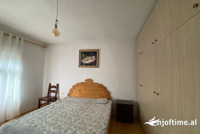 Shtepi me qera Shtepi Private ne Tirane, 2+1, Mobilimi E mobiluar, Pagesa 500  Euro.