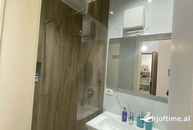 Shtepi me qera Apartament ne Tirane, 2+1, Mobilimi E mobiluar, Pagesa 750  Euro.