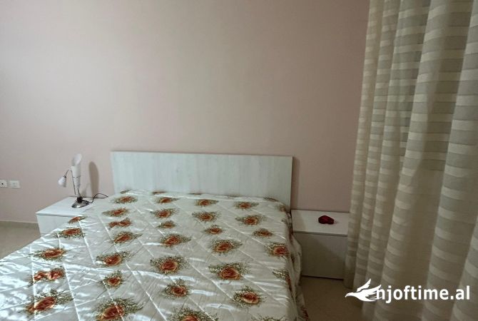 Shtepi ne shitje Apartament ne Tirane, 2+1, Mobilimi E mobiluar, Pagesa 112,000  Euro.