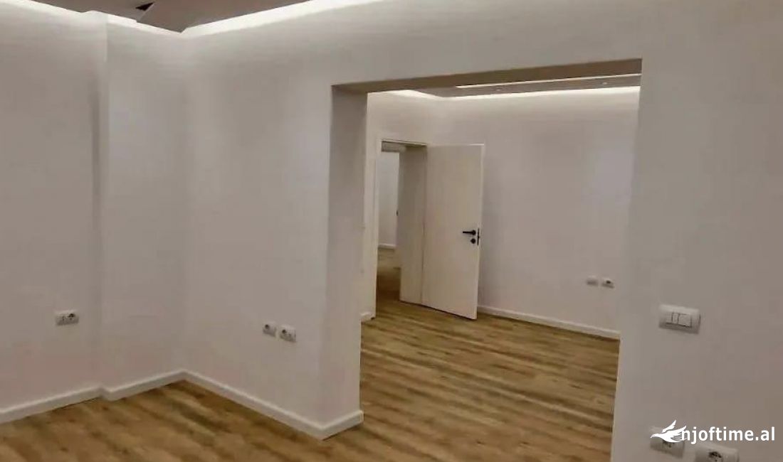 Shtepi ne shitje Apartament ne Tirane, 3+1, Mobilimi Bosh, pa mobiluar, Pagesa 270,000  Euro.