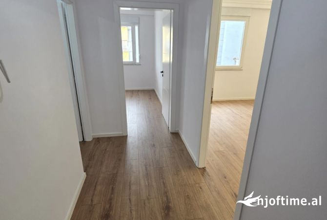 Shtepi ne shitje Apartament ne Tirane, 2+1, Mobilimi Bosh, pa mobiluar, Pagesa 210,000  Euro.