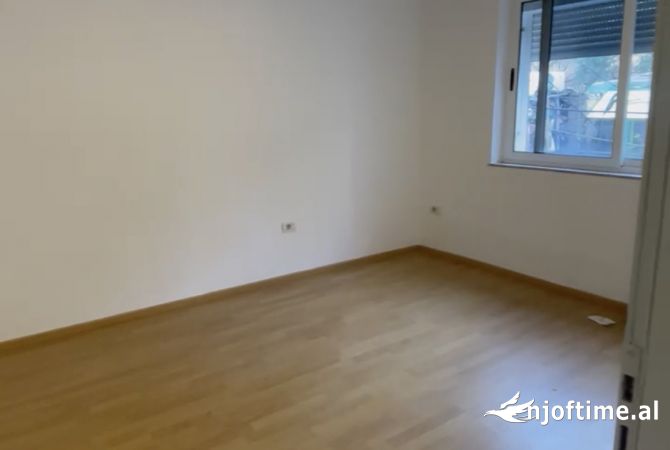 Shtepi ne shitje Apartament ne Tirane, 2+1, Mobilimi E mobiluar, Pagesa 115,000  Euro.