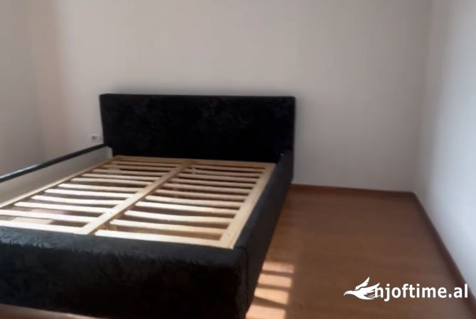 Shtepi ne shitje Apartament ne Tirane, 2+1, Mobilimi E mobiluar, Pagesa 115,000  Euro.