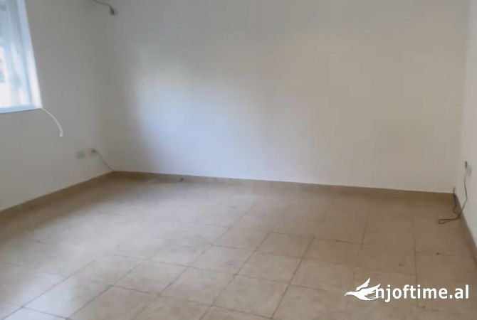 Shtepi ne shitje Apartament ne Tirane, 2+1, Mobilimi E mobiluar, Pagesa 115,000  Euro.