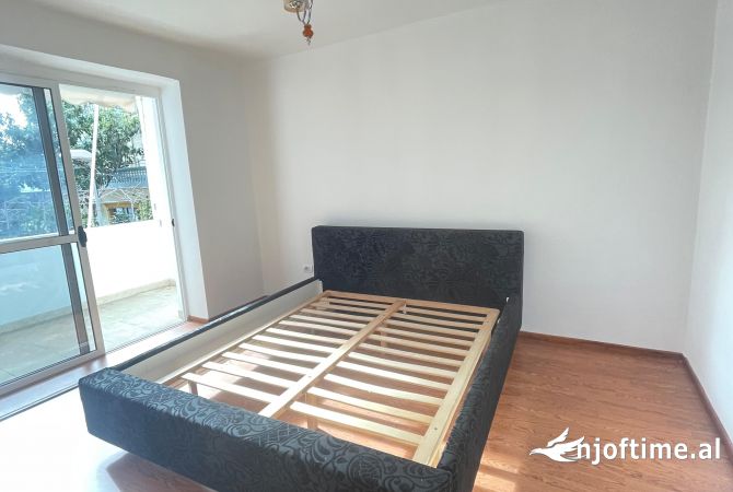 Shtepi ne shitje Apartament ne Tirane, 2+1, Mobilimi E mobiluar, Pagesa 115,000  Euro.