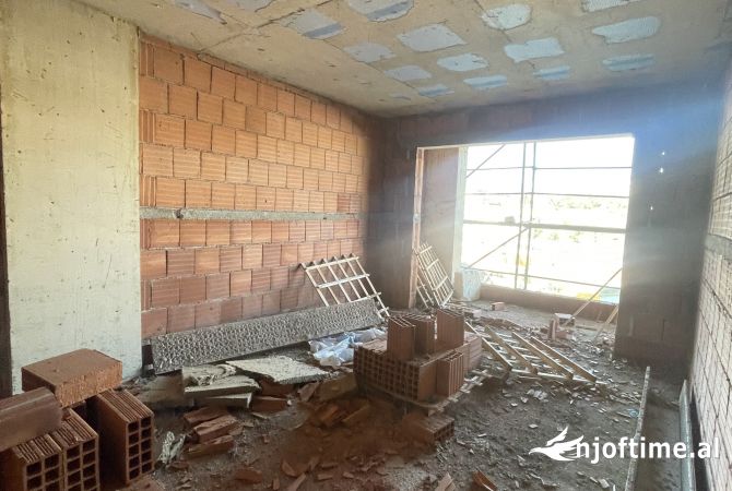 Shtepi ne shitje Apartament ne Tirane, 1+1, Mobilimi Bosh, pa mobiluar, Pagesa 85,000  Euro.