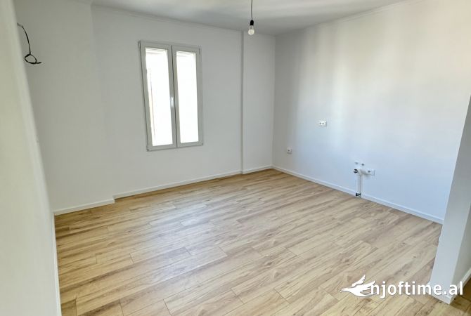 Shtepi ne shitje Apartament ne Tirane, 2+1, Mobilimi Bosh, pa mobiluar, Pagesa 132,000  Euro.