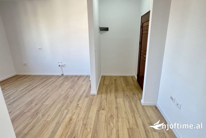 Shtepi ne shitje Apartament ne Tirane, 2+1, Mobilimi Bosh, pa mobiluar, Pagesa 132,000  Euro.