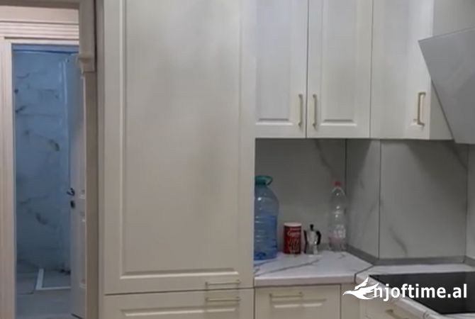 Shtepi me qera Apartament ne Tirane, 2+1, Mobilimi E mobiluar, Pagesa 690  Euro.