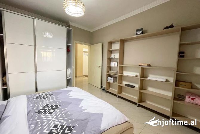 Shtepi ne shitje Apartament ne Tirane, 1+1, Mobilimi E mobiluar, Pagesa 120,000  Euro.