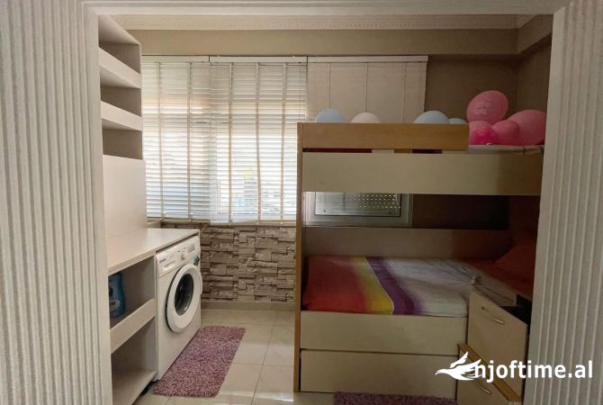 Shtepi ne shitje Apartament ne Tirane, 1+1, Mobilimi E mobiluar, Pagesa 120,000  Euro.