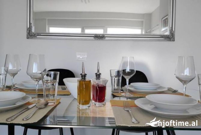 Shtepi me qera Apartament ne Tirane, 1+1, Mobilimi E mobiluar, Pagesa 1,200  Euro.