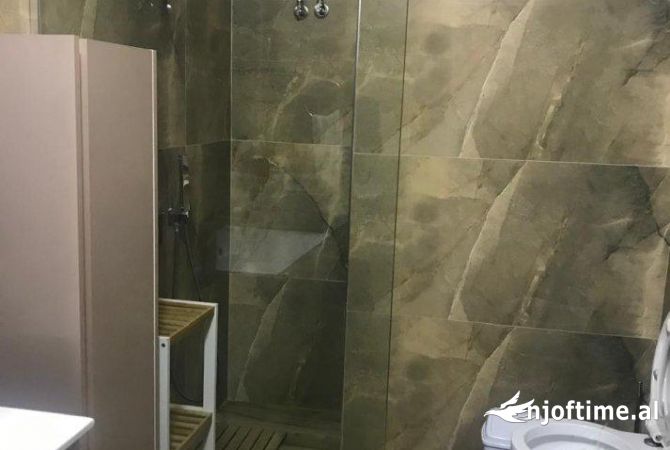 Shtepi me qera Apartament ne Tirane, 2+1, Mobilimi E mobiluar, Pagesa 6,500  Euro.