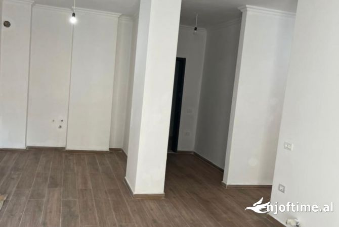 Ambient biznesi me qera 3+1 ne Tirane - 1,000 Euro