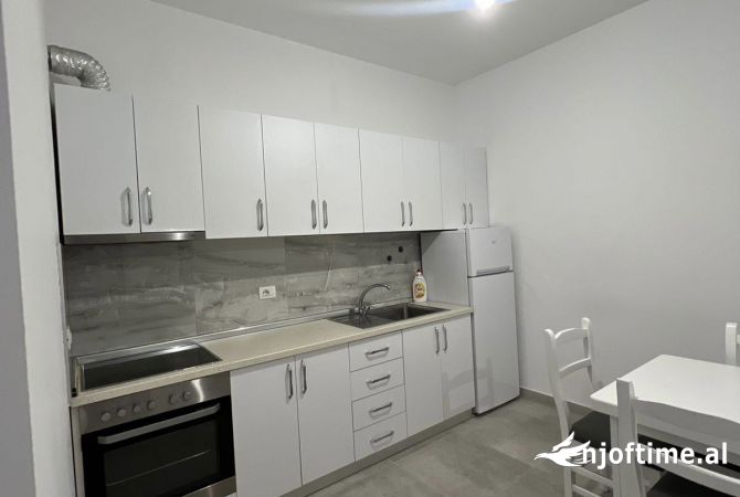 Shtepi me qera Apartament ne Tirane, 1+1, Mobilimi E mobiluar, Pagesa 500  Euro.