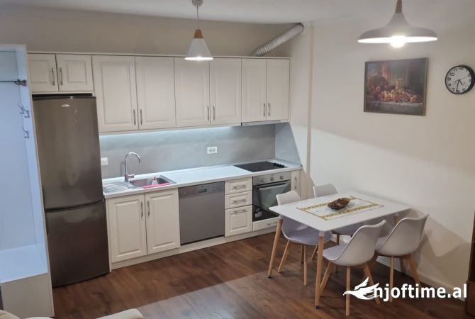 Shtepi me qera Apartament ne Tirane, 1+1, Mobilimi E mobiluar, Pagesa 750  Euro.