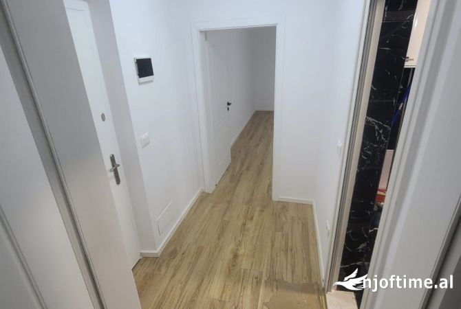 Shtepi ne shitje Apartament ne Tirane, 1+1, Mobilimi Pjeserisht e mobiluar, Pagesa 120,001  Euro.