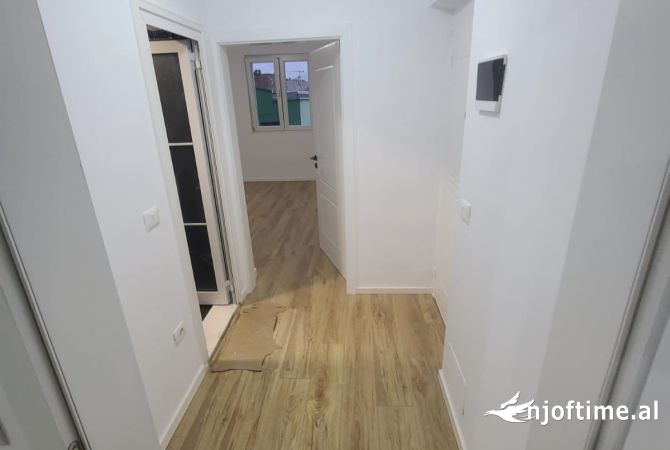 Shtepi ne shitje Apartament ne Tirane, 1+1, Mobilimi Pjeserisht e mobiluar, Pagesa 120,001  Euro.