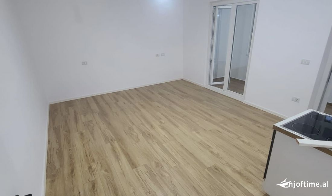 Shtepi ne shitje Apartament ne Tirane, 1+1, Mobilimi Pjeserisht e mobiluar, Pagesa 120,001  Euro.