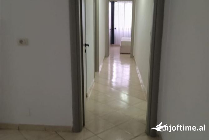 Shtepi me qera Apartament ne Tirane, 2+1, Mobilimi E mobiluar, Pagesa 600  Euro.