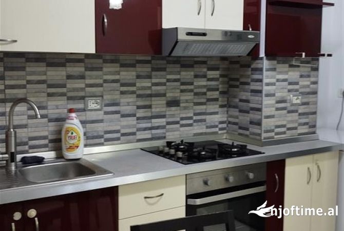 Shtepi me qera Apartament ne Tirane, 2+1, Mobilimi E mobiluar, Pagesa 550  Euro.