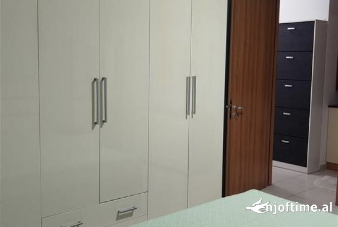 Shtepi me qera Apartament ne Tirane, 2+1, Mobilimi E mobiluar, Pagesa 550  Euro.