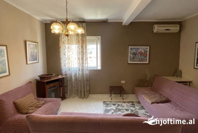 Shtepi me qera 2+1 ne Tirane - 450 Euro