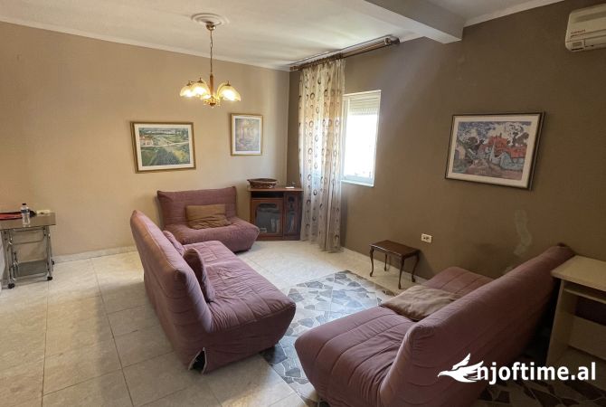 Shtepi me qera 2+1 ne Tirane - 450 Euro